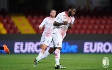 真人百家乐秘籍-米兰命硬！红牌点球被围殴无所谓，榜首体验卡收回！