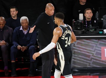 真人百家乐赢钱公式-里弗斯：我不想让Shams难堪 但关于字母的交易对话距离达成差得远