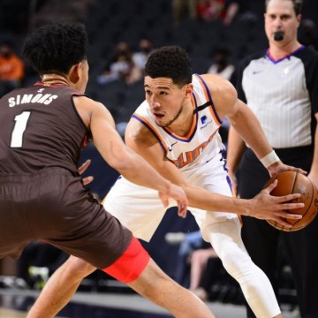 真人百家乐-太阳14战12胜逼近LA双雄 全明星必有布克一席？